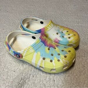 PASTEL TIE DYE CROCS